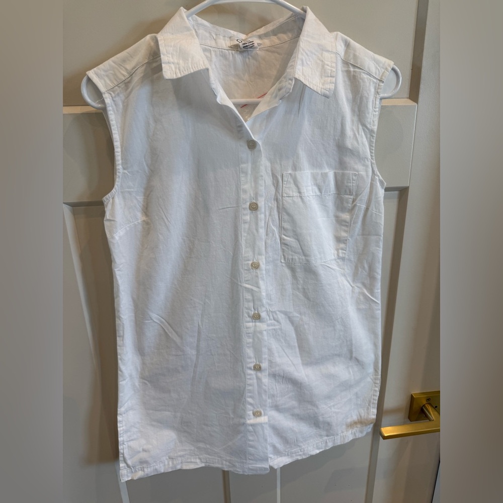 Japna White Sleeveless Button-Up Top